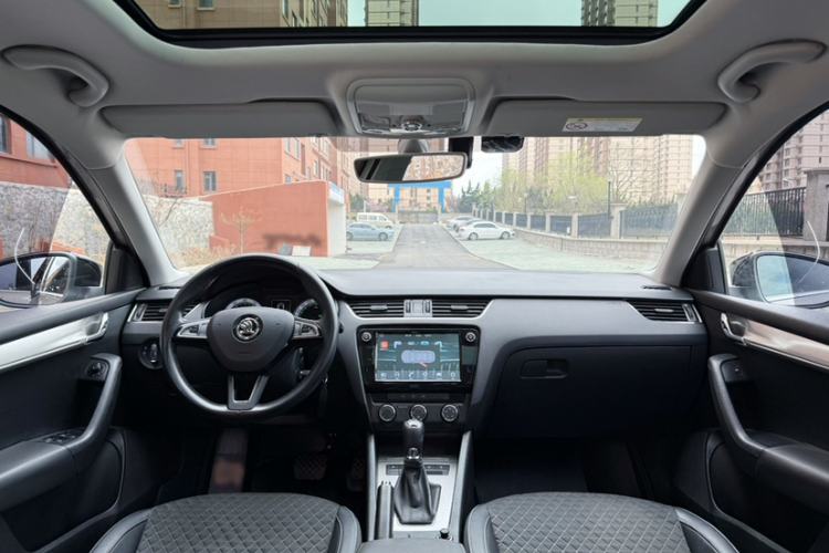 Used Skoda Octavia 2018 TSI280 DSG Luxury Edition Interior 6