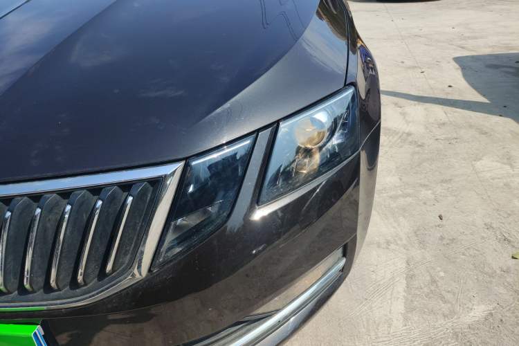 Used Skoda Octavia 2018 TSI230 DSG Luxury Edition Left Front Headlight