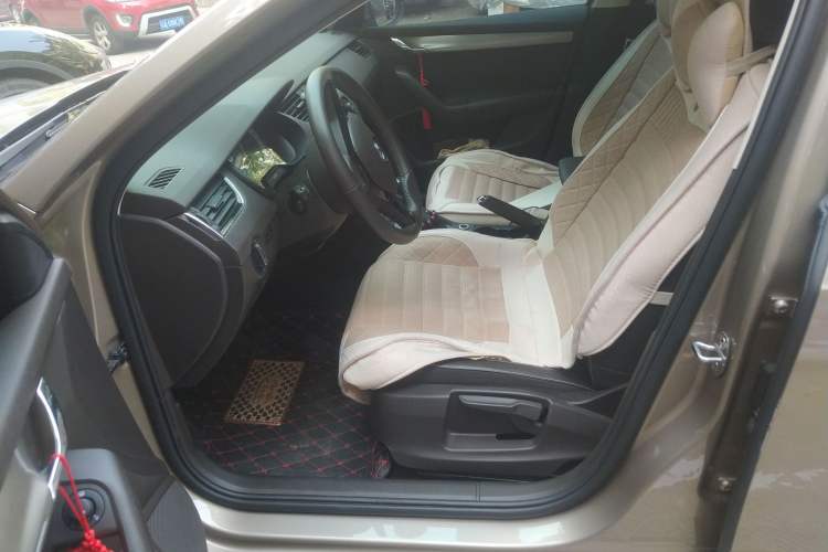 Used Skoda Octavia 2018 TSI230 DSG Luxury Edition Left Front Seat