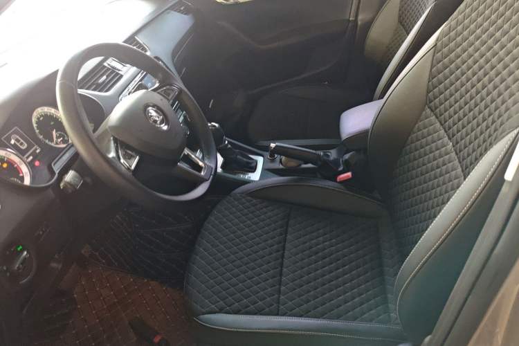 Used Skoda Octavia 2018 1.6L Automatic Luxury Edition Left Front Seat