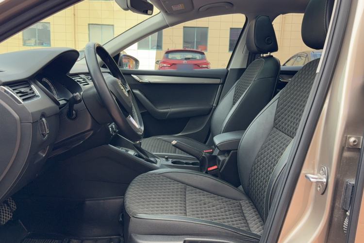 Used Skoda Octavia 2018 TSI280 DSG Luxury Edition Left Front Seat