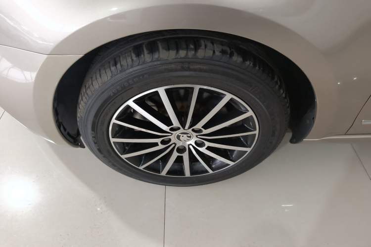 Used Skoda Octavia 2018 TSI230 DSG Luxury Edition Left Front Wheel Hub