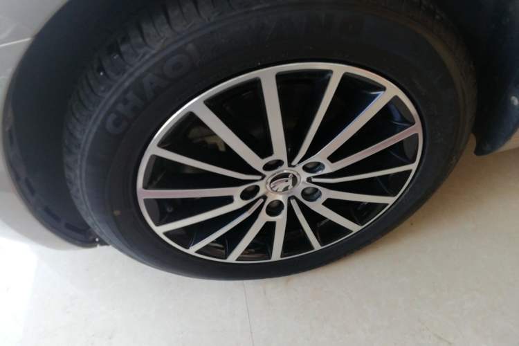 Used Skoda Octavia 2018 TSI230 DSG Luxury Edition Left Front Wheel Hub