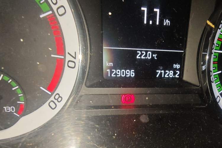 Used Skoda Octavia 2018 TSI230 DSG Luxury Edition Odometer Close Up