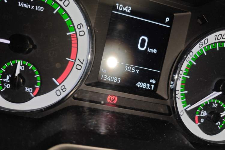 Used Skoda Octavia 2018 TSI230 DSG Luxury Edition Odometer Close Up