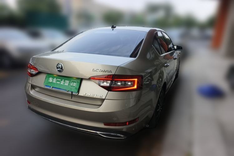 Used Skoda Octavia 2018 1.6L Automatic Luxury Edition Rear Right 45 Deg
