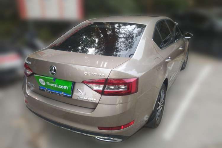 Used Skoda Octavia 2018 TSI230 DSG Luxury Edition Rear Right 45 Deg