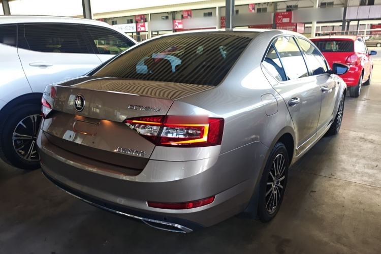 Used Skoda Octavia 2018 1.6L Automatic Luxury Edition Rear Right 45 Deg