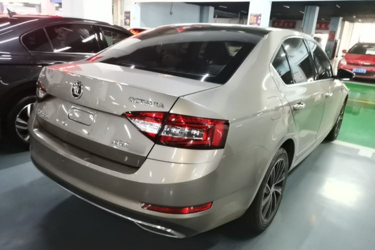 Used Skoda Octavia 2018 TSI280 DSG Flagship Edition Rear Right 45 Deg