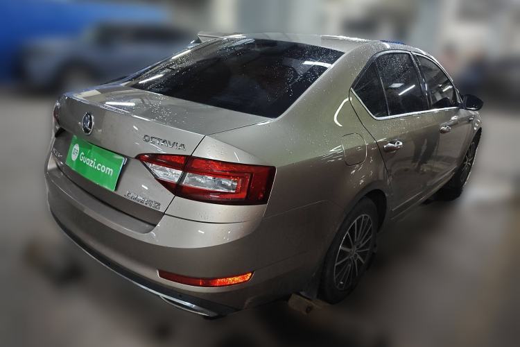 Used Skoda Octavia 2018 TSI230 DSG Luxury Edition Rear Right 45 Deg