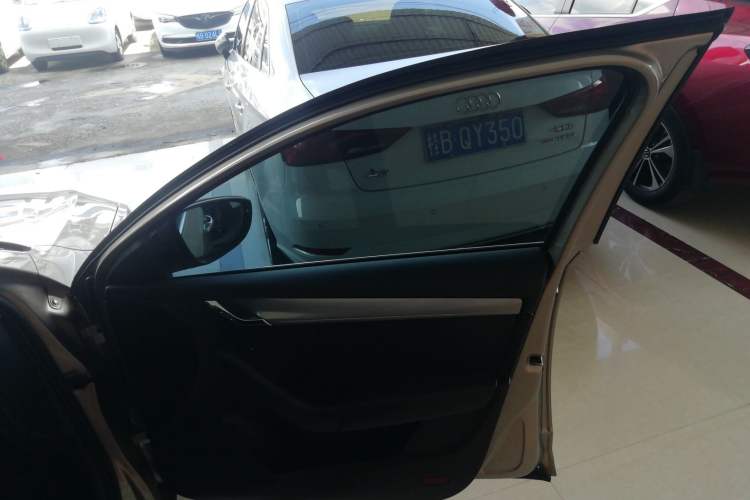 Used Skoda Octavia 2018 TSI230 DSG Luxury Edition Right Front Door Interior
