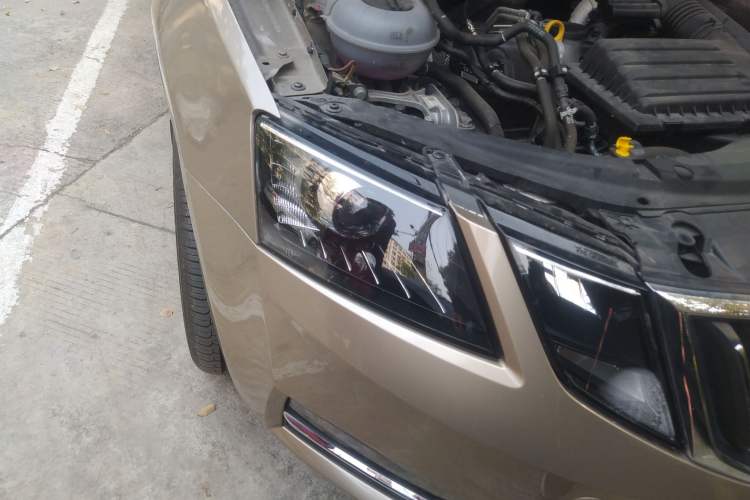 Used Skoda Octavia 2018 TSI230 DSG Luxury Edition Right Front Headlight