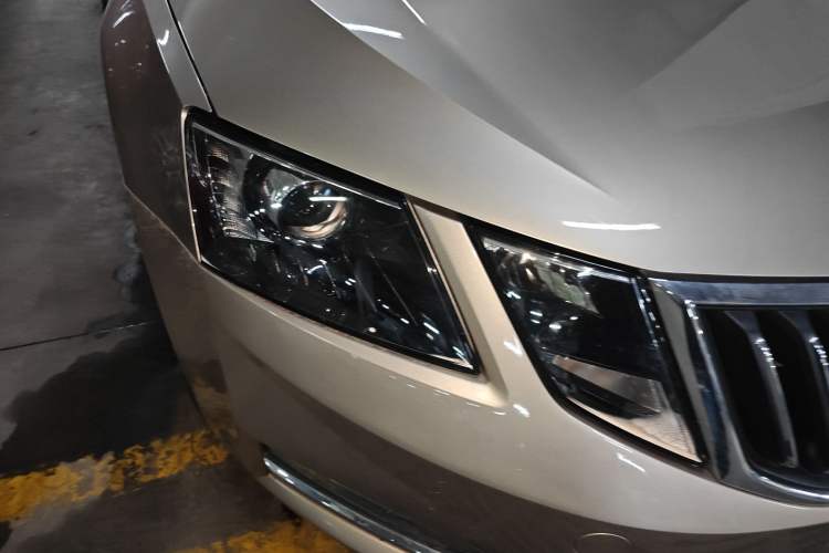 Used Skoda Octavia 2018 TSI230 DSG Luxury Edition Right Front Headlight