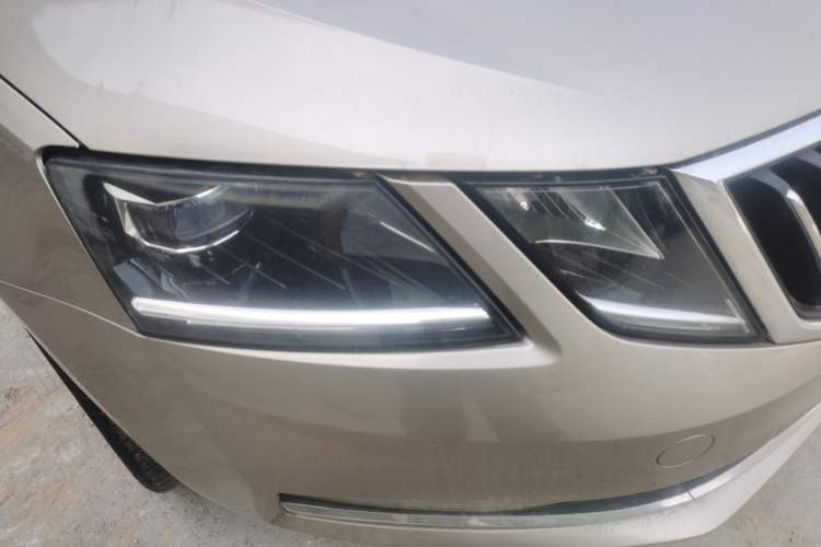 Used Skoda Octavia 2018 TSI280 DSG Luxury Edition Right Front Headlight