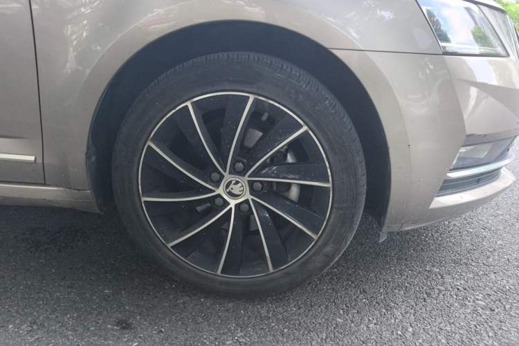 Used Skoda Octavia 2018 TSI280 DSG Flagship Edition Right Front Wheel Hub