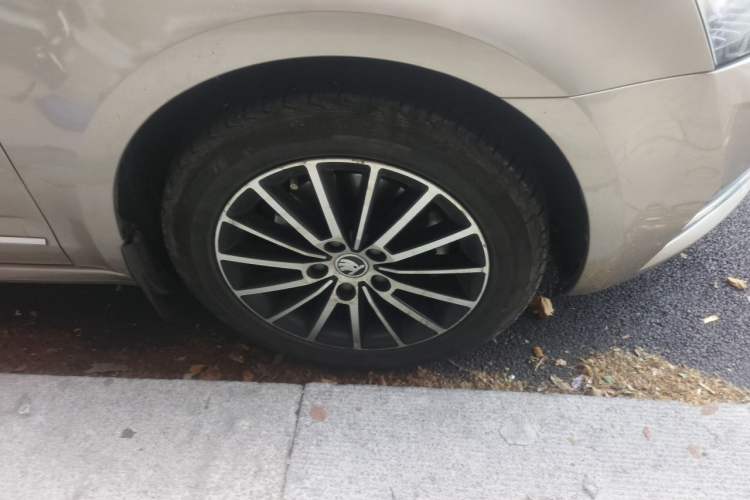 Used Skoda Octavia 2018 1.6L Automatic Luxury Edition Right Front Wheel Hub