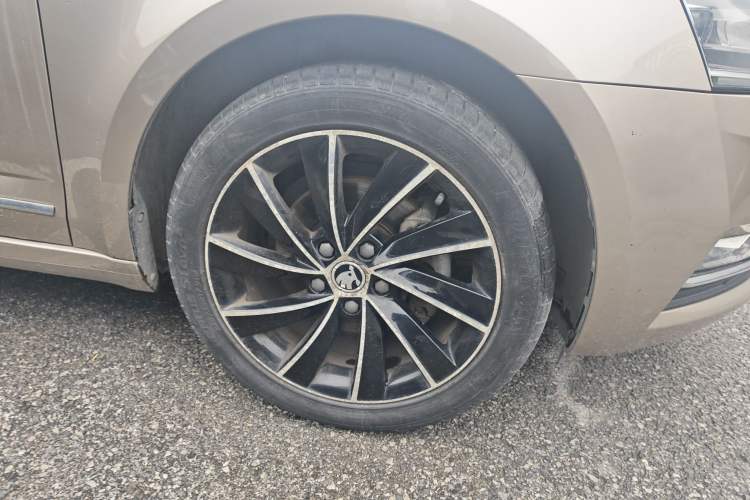 Used Skoda Octavia 2018 TSI280 DSG Flagship Edition Right Front Wheel Hub