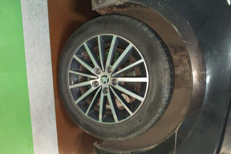 Used Skoda Octavia 2018 TSI230 DSG Luxury Edition Right Front Wheel Hub