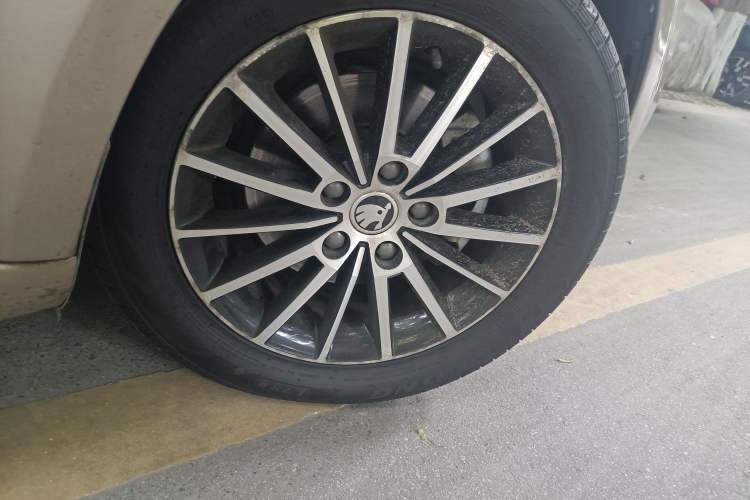 Used Skoda Octavia 2018 TSI230 DSG Luxury Edition Right Front Wheel Hub