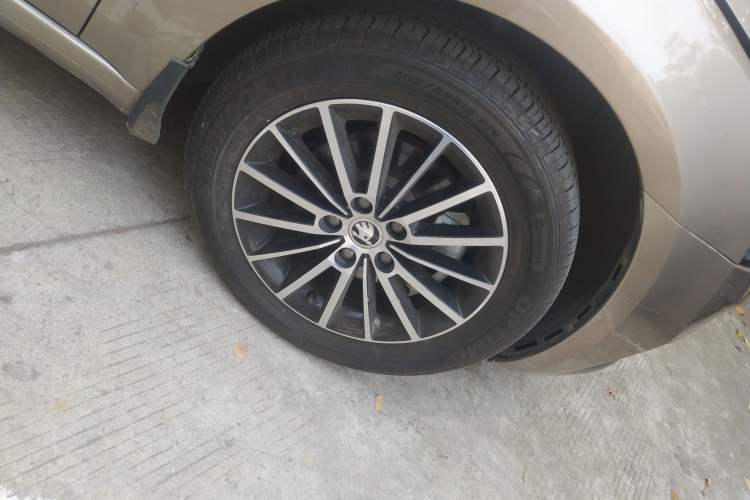 Used Skoda Octavia 2018 TSI230 DSG Luxury Edition Right Front Wheel Hub