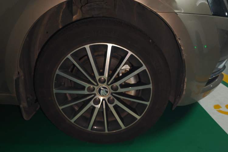 Used Skoda Octavia 2018 TSI230 DSG Luxury Edition Right Front Wheel Hub