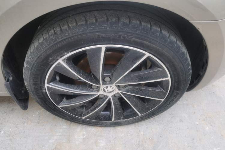 Used Skoda Octavia 2018 TSI280 DSG Luxury Edition Right Front Wheel Hub