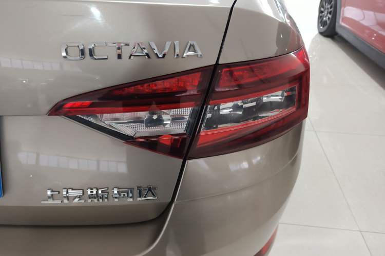 Used Skoda Octavia 2018 TSI230 DSG Luxury Edition Right Rear Taillight