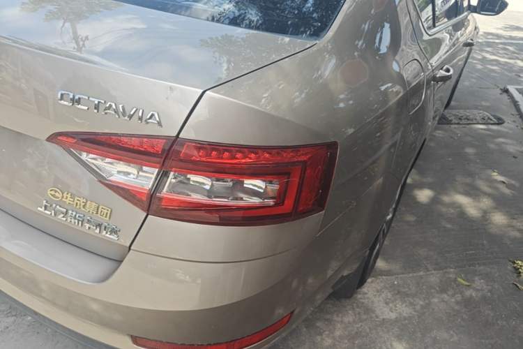 Used Skoda Octavia 2018 1.6L Automatic Comfort Edition Right Rear Taillight