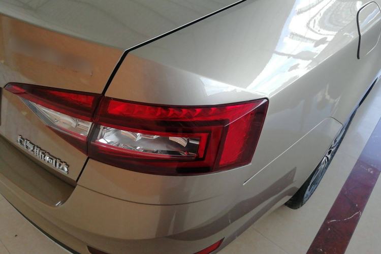 Used Skoda Octavia 2018 TSI230 DSG Luxury Edition Right Rear Taillight