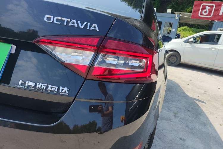 Used Skoda Octavia 2018 TSI230 DSG Luxury Edition Right Rear Taillight