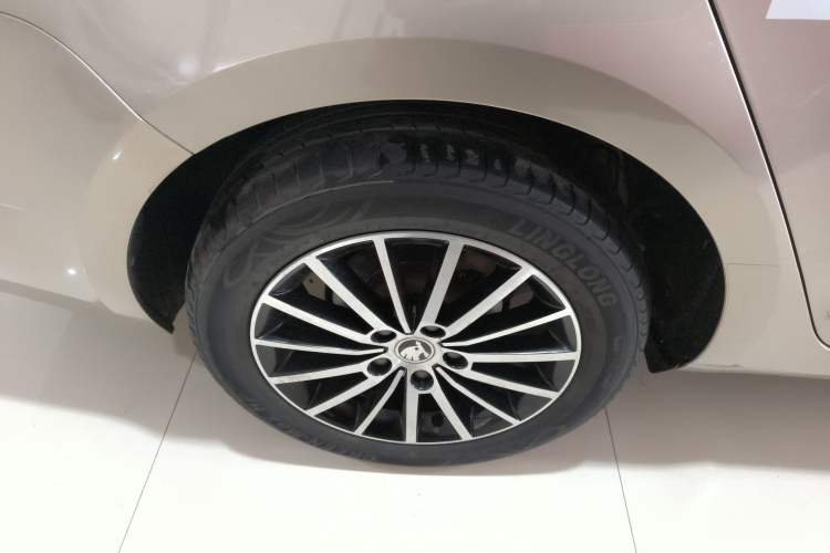 Used Skoda Octavia 2018 TSI230 DSG Luxury Edition Right Rear Wheel Hub