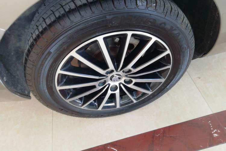 Used Skoda Octavia 2018 TSI230 DSG Luxury Edition Right Rear Wheel Hub