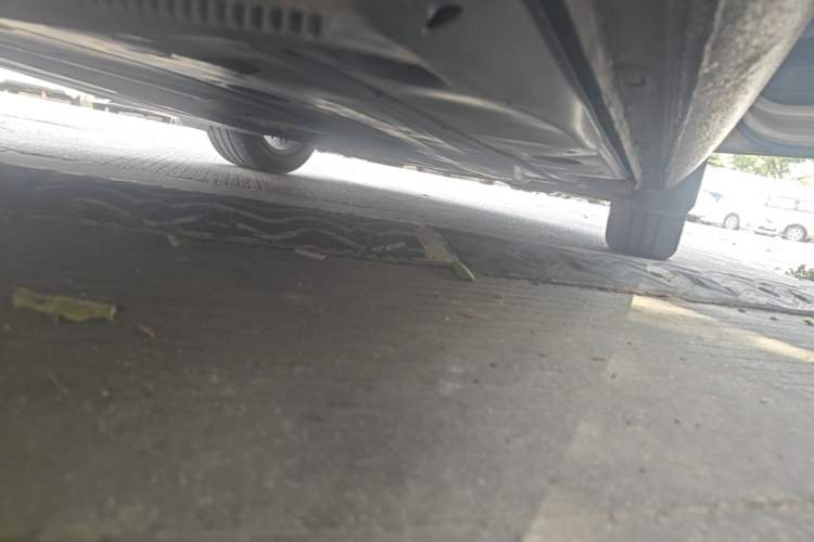 Used Skoda Octavia 2018 1.6L Automatic Comfort Edition Right Side Sill