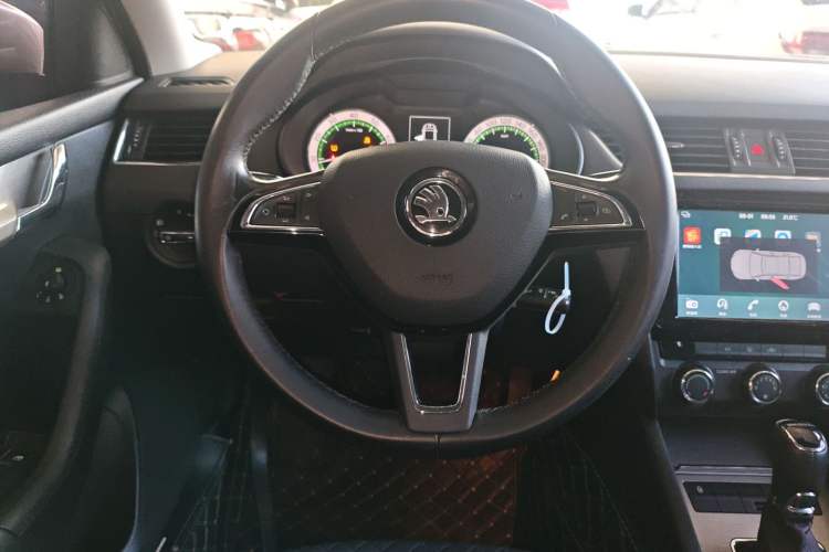 Used Skoda Octavia 2018 1.6L Automatic Luxury Edition Steering Wheel