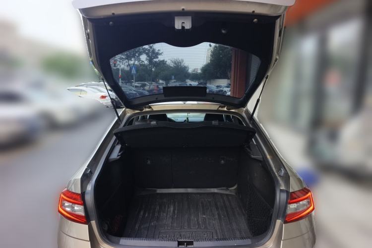 Used Skoda Octavia 2018 1.6L Automatic Luxury Edition Trunk