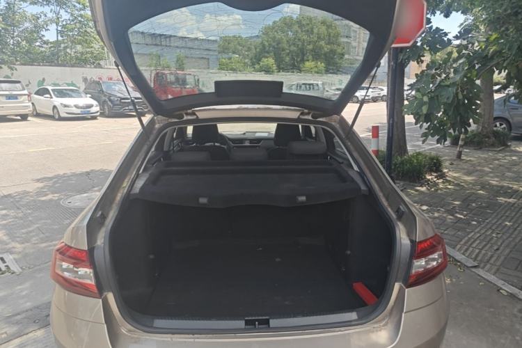 Used Skoda Octavia 2018 1.6L Automatic Comfort Edition Trunk