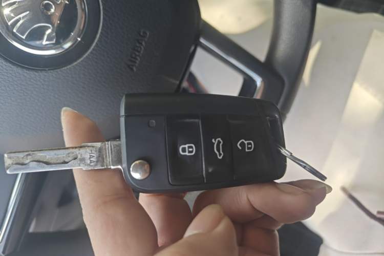Used Skoda Octavia 2018 1.6L Automatic Comfort Edition Vehicle Key