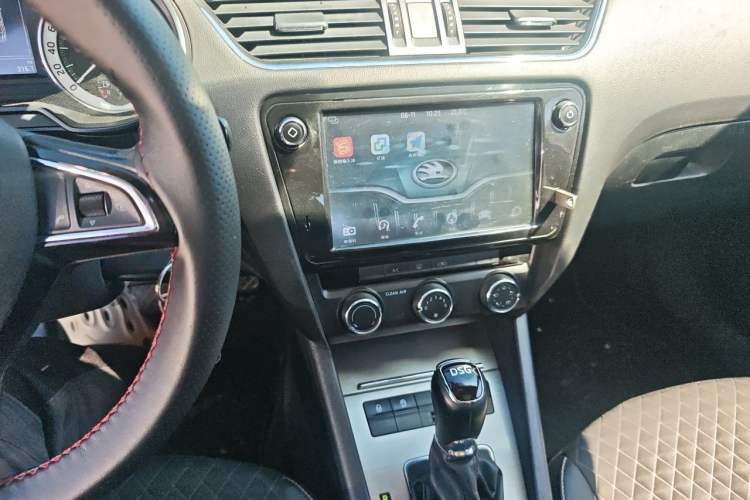 Used Skoda Octavia 2018 TSI280 DSG Luxury Edition Audio And AC Panel