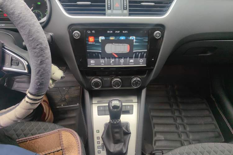 Used Skoda Octavia 2018 TSI280 DSG Luxury Edition Audio And AC Panel