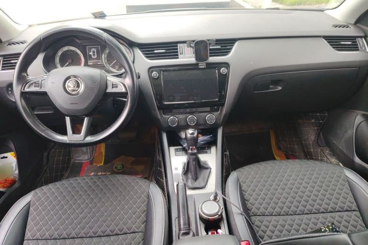 Used Skoda Octavia 2018 TSI280 DSG Luxury Edition Center Console