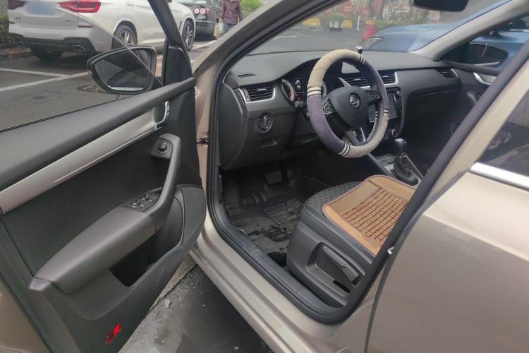 Used Skoda Octavia 2018 TSI280 DSG Luxury Edition Driver Seat