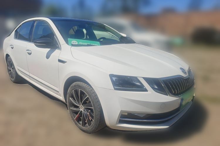 Used Skoda Octavia 2018 TSI280 DSG Luxury Edition Front Right 45 Deg