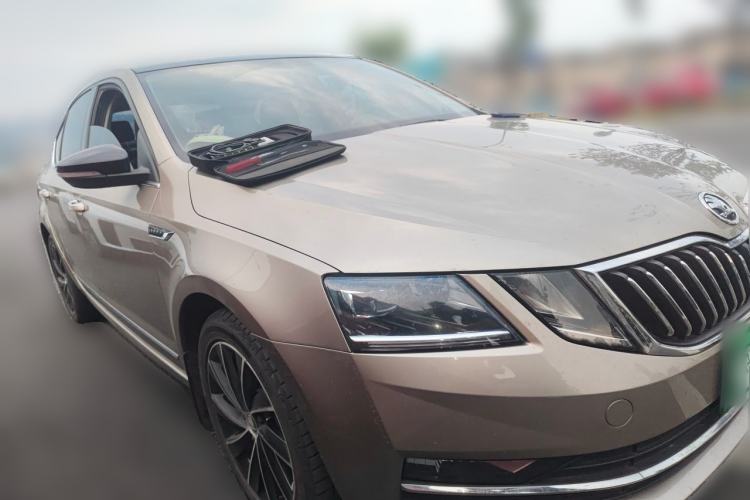 Used Skoda Octavia 2018 TSI280 DSG Flagship Edition Front Right 45 Deg