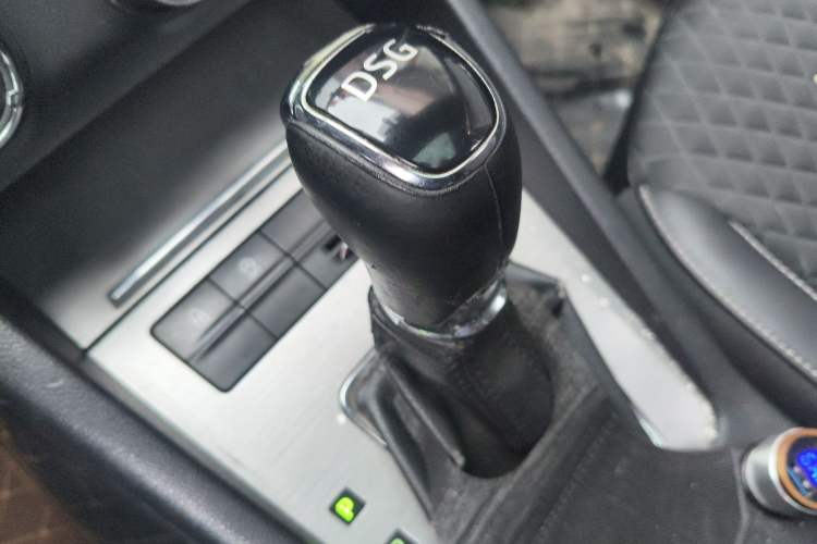 Used Skoda Octavia 2018 TSI230 DSG Luxury Edition Gear Lever