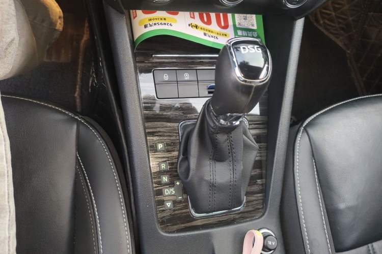 Used Skoda Octavia 2018 TSI280 DSG Flagship Edition Gear Lever