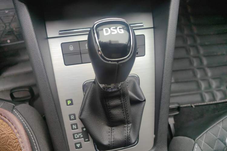 Used Skoda Octavia 2018 TSI280 DSG Luxury Edition Gear Lever