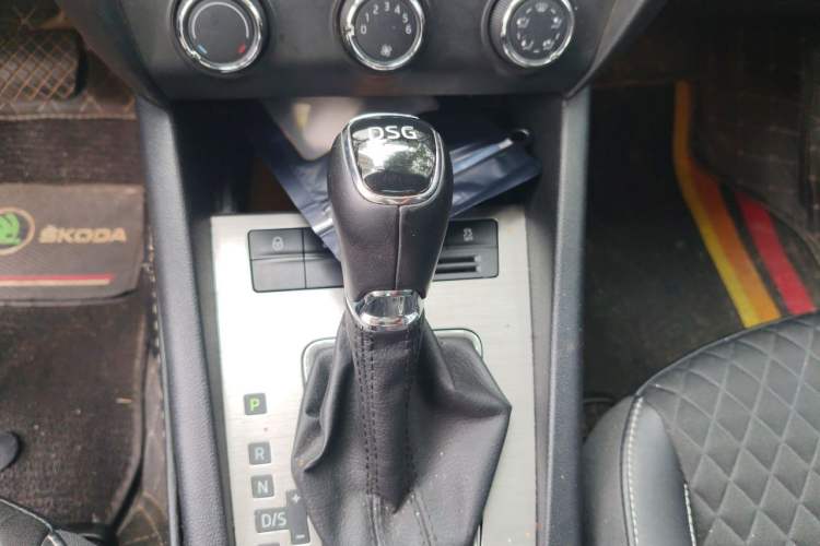 Used Skoda Octavia 2018 TSI280 DSG Luxury Edition Gear Lever