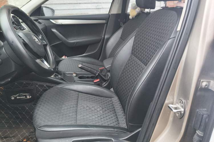 Used Skoda Octavia 2018 TSI230 DSG Luxury Edition Left Front Seat