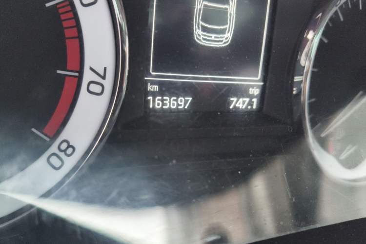 Used Skoda Octavia 2018 TSI230 DSG Luxury Edition Odometer Close Up