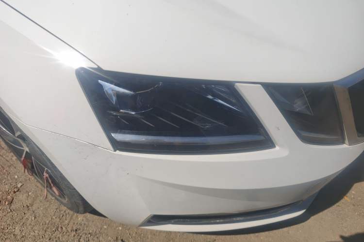 Used Skoda Octavia 2018 TSI280 DSG Luxury Edition Right Front Headlight